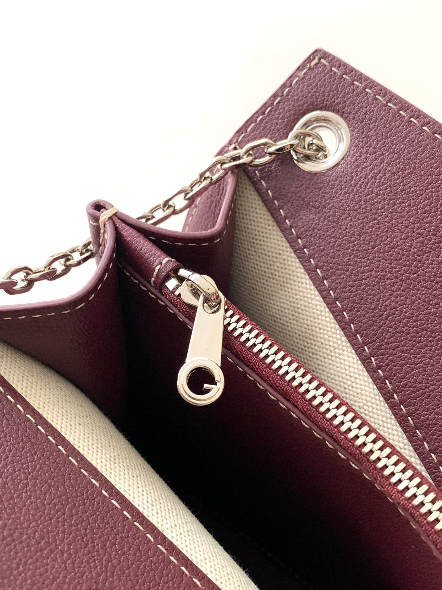 Rouette Structure PM Shoulder Bag In Burgundy